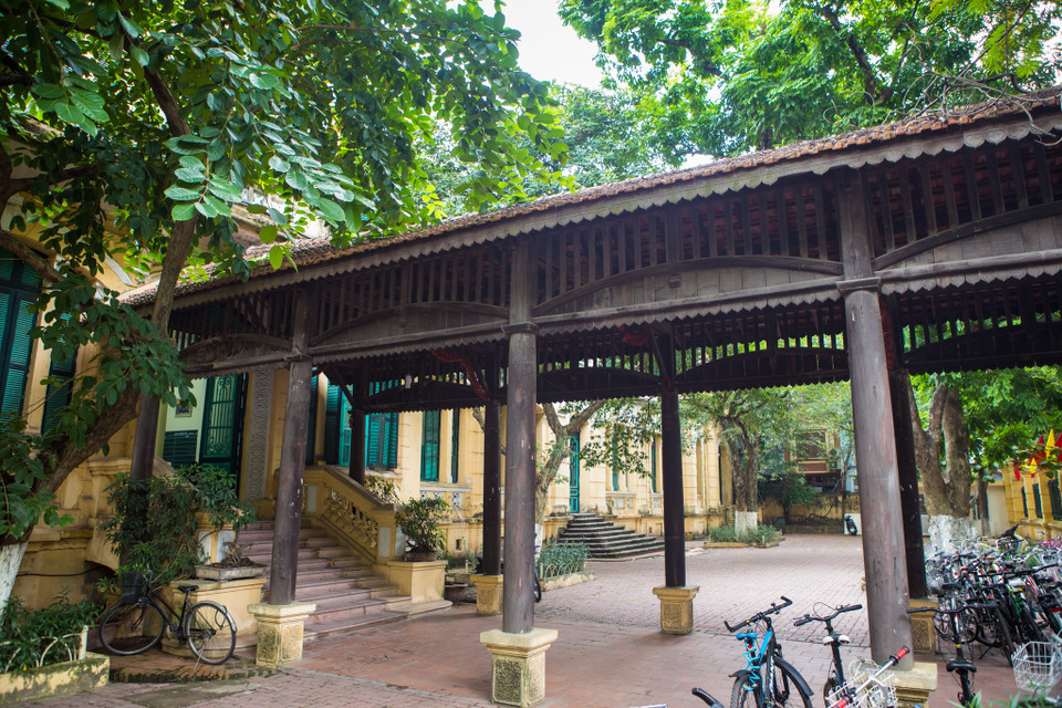 Thành lập năm 1917, trường là một trong các cơ sở giáo dục lâu đời nhất của Hà Nội và Việt Nam. (Ảnh: Minh Sơn/Vietnam+)