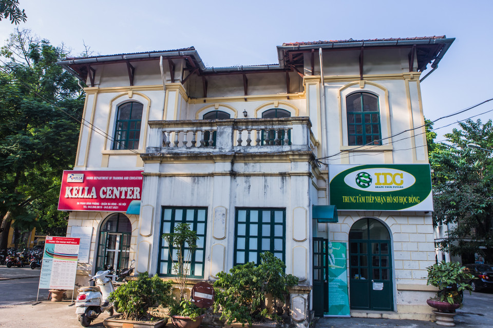 Cùng với trường Chu Văn An và trường Trần Phú - Hoàn Kiếm, trường Trung học phổ thông Phan Đình Phùng đại diện cho phong cách kiến trúc của Hà Nội thời kỳ Pháp thuộc từ cuối thế kỷ 19 cho đến đầu thế kỷ 20. (Ảnh: Minh Sơn/Vietnam+)