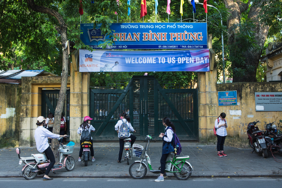 Trường Trung học phổ thông Phan Đình Phùng thành lập từ năm 1923 với tên gọi ban đầu là École Normale Supérieur Đỗ Hữu Vị - phi công đầu tiên của Đông Dương. Thời kỳ Pháp thuộc. (Ảnh: Minh Sơn/Vietnam+)