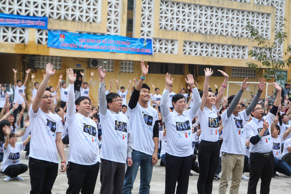 Cùng các vị đại sứ thân thiện của chương trình. Từ 20h30 - 21h30 ngày thứ Bảy cuối cùng của tháng Ba hàng năm sẽ là thời điểm ‘tắt đèn’ bảo vệ môi trường. (Ảnh: Minh Sơn/Vietnam+)