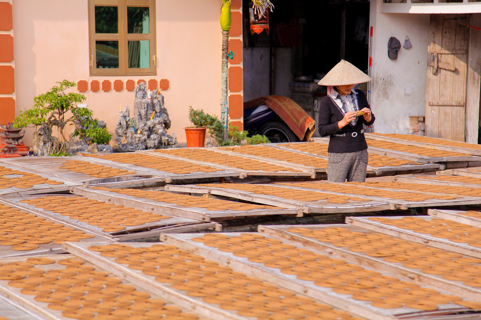  Trải qua bao thăng trầm, nén hương xạ Cao Thôn đã có được những phẩm chất mà ít làng hương nào sánh được, Hương Cao Thôn có mùi thơm đặc trưng, nhẹ mà thanh, không sực nức nhưng lại phảng phất rất lâu.(Ảnh: Thành Nguyễn/Vietnam+)