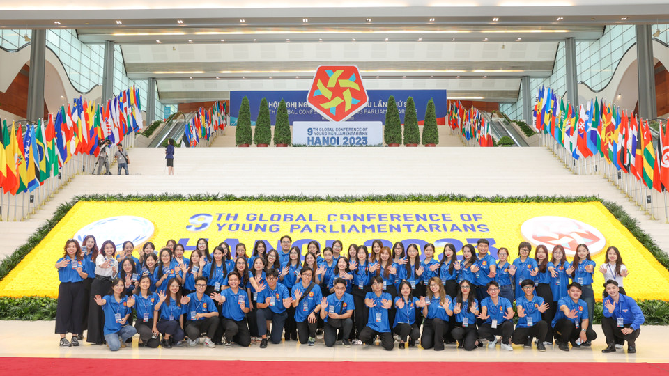 200 liên lạc viên, tình nguyện viên phục vụ Hội nghị Nghị sỹ trẻ toàn cầu lần thứ 9 được lựa chọn từ hơn 2.000 cá nhân đăng ký tham gia. (Ảnh: Minh Sơn/Vietnam+)