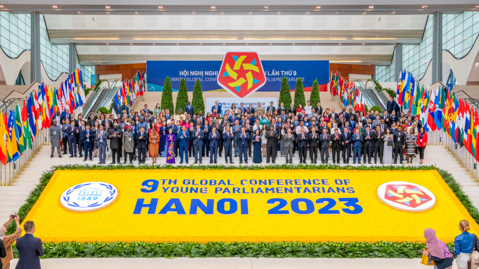 Với chủ đề: 'Vai trò của giới trẻ trong việc thúc đẩy thực hiện các mục tiêu phát triển bền vững thông qua chuyển đổi số và đổi mới sáng tạo,' Hội nghị Nghị sỹ trẻ toàn cầu lần thứ 9 chính thức diễn ra tại Hà Nội vào sáng 15/9. (Ảnh: Minh Sơn/Vietnam+)