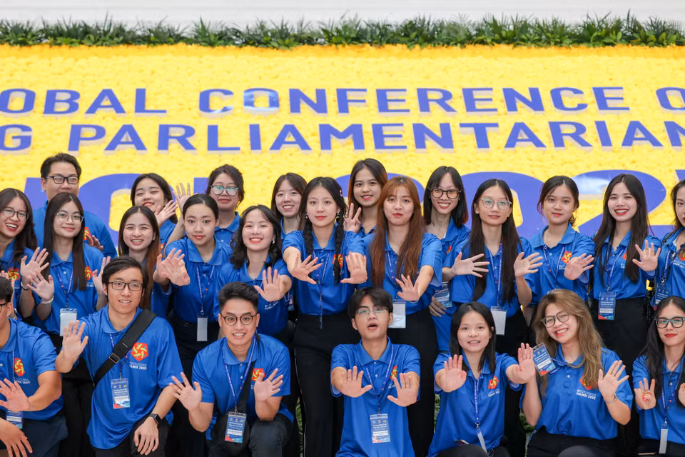 Trong các ngày 14, 15 và 16/9 các tình nguyện viên sẽ tiếp đón các đại biểu đến tham quan gian hàng giới thiệu về sản phẩm OCOP, giới thiệu những món đặc sản đến từ các vùng miền khác nhau của Việt Nam. (Ảnh: Minh Sơn/Vietnam+)