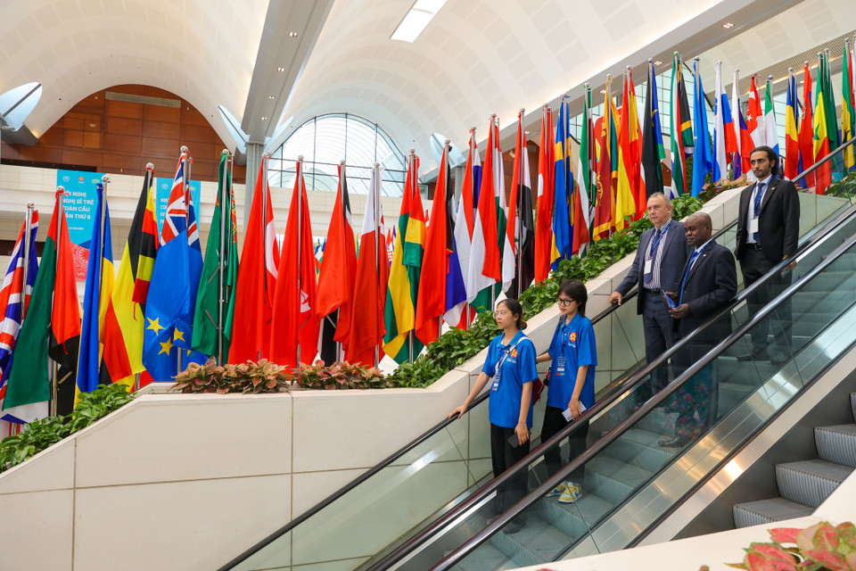 Theo Bí thư thứ Nhất Trung ương Đoàn Bùi Quang Huy, mỗi liên lạc viên, tình nguyện viên phục vụ hội nghị đều là những đoàn viên, thanh viên ưu tú, có năng lực, thành tích trong học tập, ý thức, đạo đức tốt, từng tham gia nhiều hoạt động tình nguyện. (Ảnh: Minh Sơn/Vietnam+)