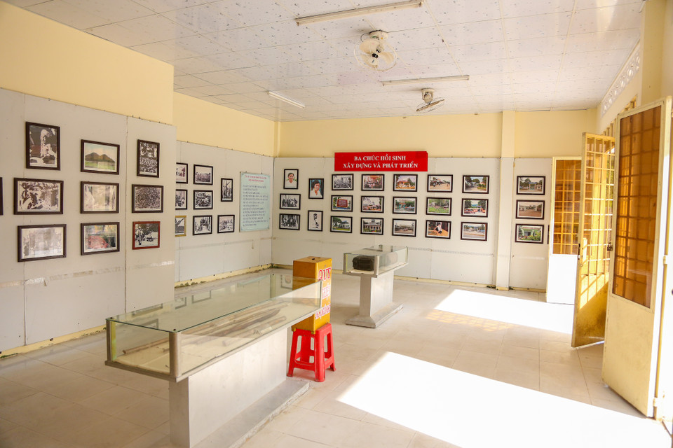 Nơi đây lưu giữ những công cụ mà Pol Pot đã dùng để tàn sát người dân Ba Chúc. (Ảnh: Minh Sơn/Vietnam+)