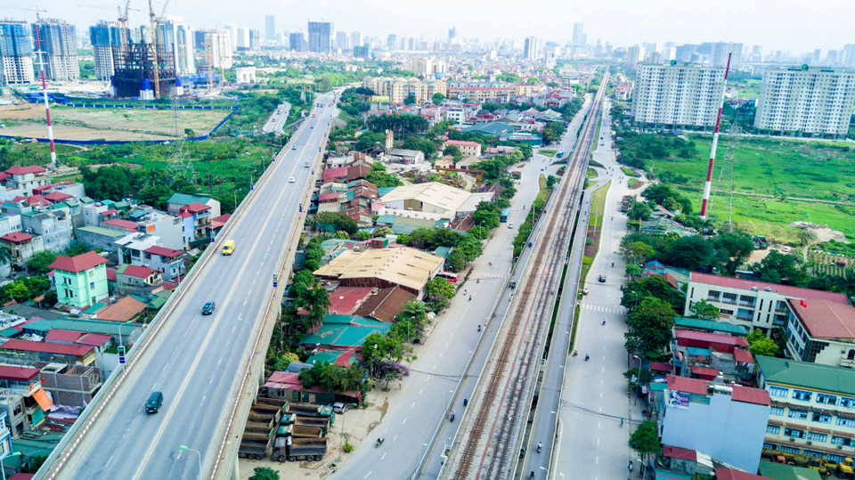 Đây cũng là cây cầu có thời gian thi công lâu nhất của Hà Nội. (Ảnh: Vietnam+)