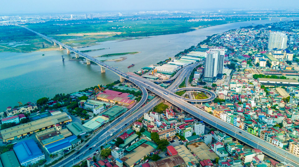 Chiều dài tuyến chính cầu dài 5.800 m, phần vượt sông dài 3.700 m. (Ảnh: Vietnam+)