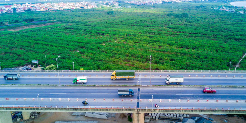 Cầu bắt đầu từ điểm cắt quốc lộ 1A tại Pháp Vân (Thanh Trì), điểm cuối cắt quốc lộ 5 tại Sài Đồng (Gia Lâm). (Ảnh: Vietnam+)