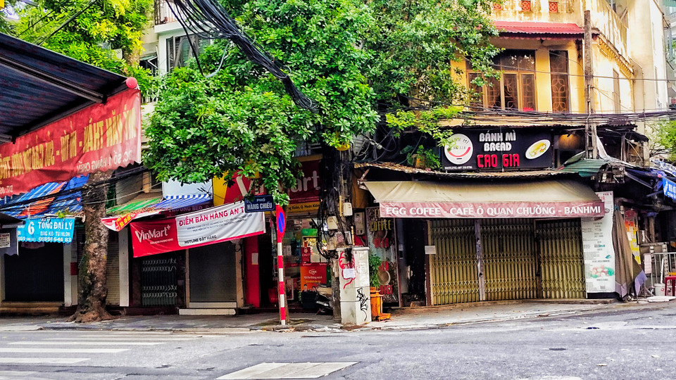 Phố Hàng Chiếu. (Ảnh: Đỗ Hùng/Vietnam+)