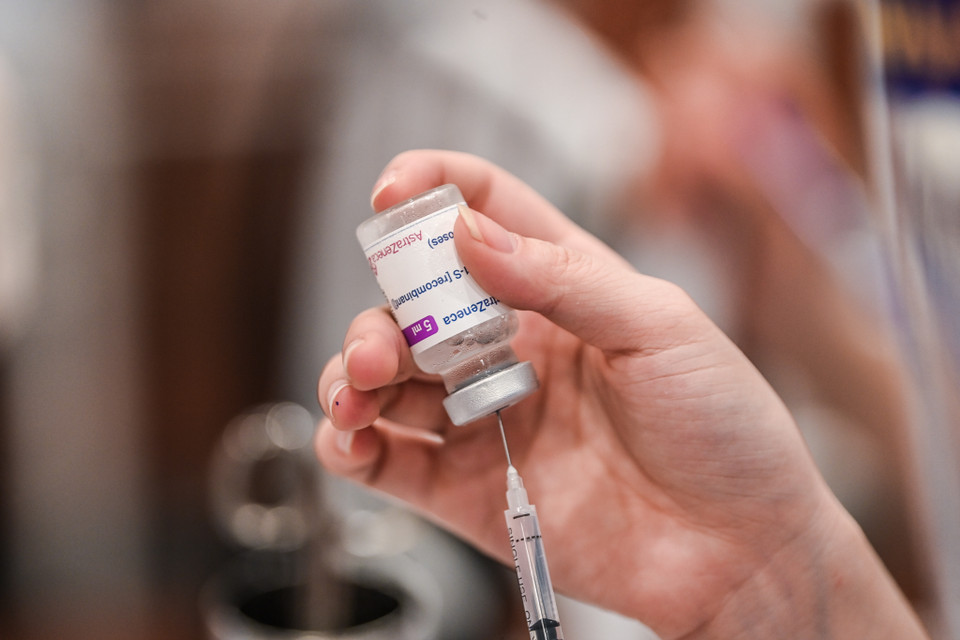 Loại vaccine được sử dụng tại đây là AstraZeneca. (Ảnh: PV/Vietnam+)