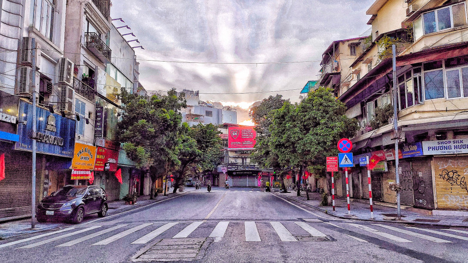 Tính từ ngày 24/7 đến nay, Hà Nội đã trải qua gần 49 ngày giãn cách xã hội theo Chỉ thị 17 của UBND thành phố. (Ảnh: Đỗ Hùng/Vietnam+)