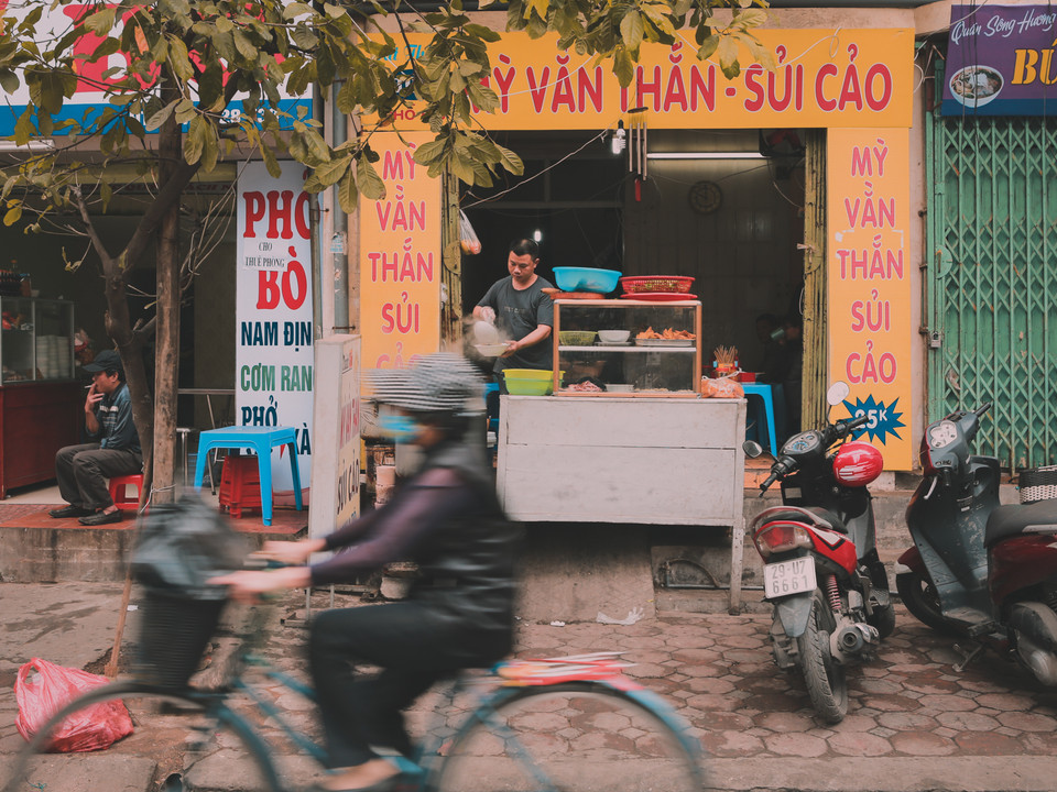 Nửa thế kỷ đã trôi qua, con phố đã thay đổi nhiều nhưng vẫn giữ được những nét riêng vốn có. (Ảnh: Minh Sơn/Vietnam+)