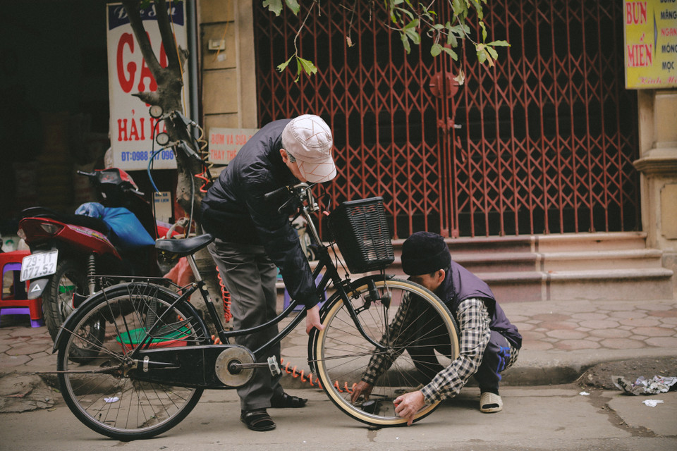 Ông Đông, một người dân sống tại đây cho biết, ngày xưa trước khi được đổi tên, đây vốn chỉ là một ngõ nhỏ. Người dân ở đây sống chan hòa và gắn bó với nhau hết mực. (Ảnh: Minh Sơn/Vietnam+)