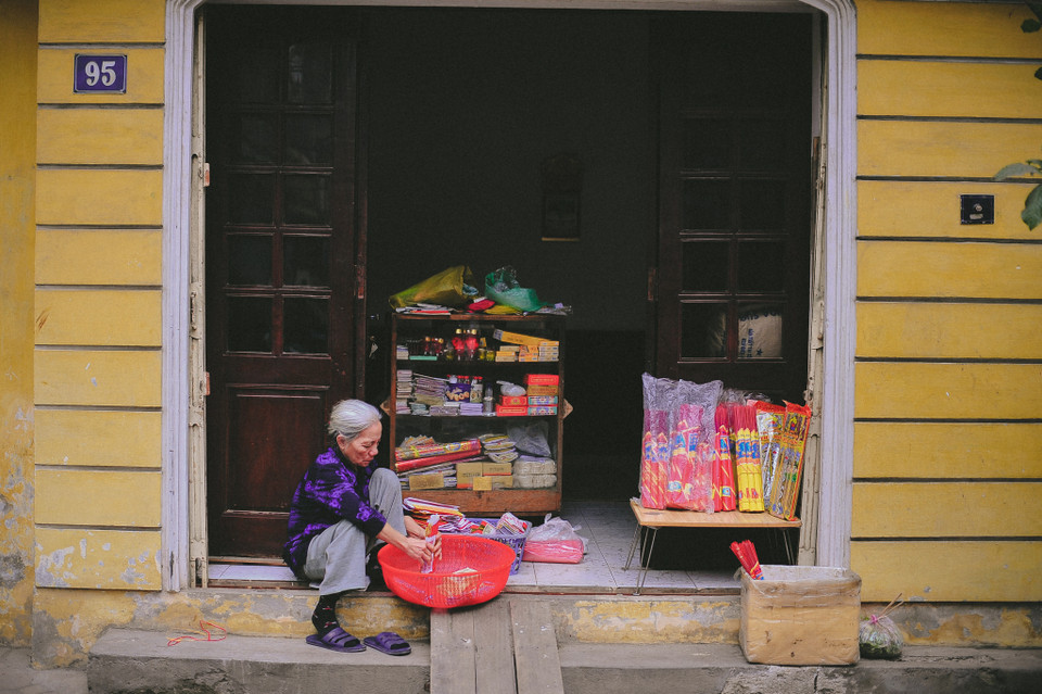 Những thế hệ công nhân đầu tiên của nhà máy Dệt 8/3 đa phần là nữ giới, họ là những tấm gương tiêu biểu trong phong trào thi đua sản xuất làm hậu phương vững chắc cho tiền tuyến chống Mỹ cứu nước. (Ảnh: Minh Sơn/Vietnam+)