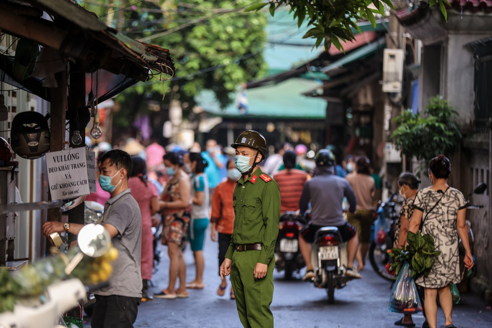 Cùng với đó, các 'chợ cóc' 'chợ tạm' xung quanh sẽ không được hoạt động. (Ảnh: Minh Sơn/Vietnam+)