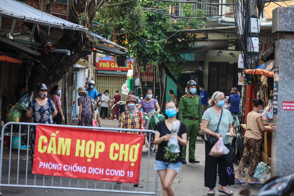 Từ 6 giờ ngày 24/7, thành phố Hà Nội sẽ chính thức áp dụng giãn cách xã hội theo tinh thần Chỉ thị 16/CT-TTg của Thủ tướng Chính phủ để tăng cường các biện pháp phòng chống dịch bệnh COVID-19. (Ảnh: Minh Sơn/Vietnam+)