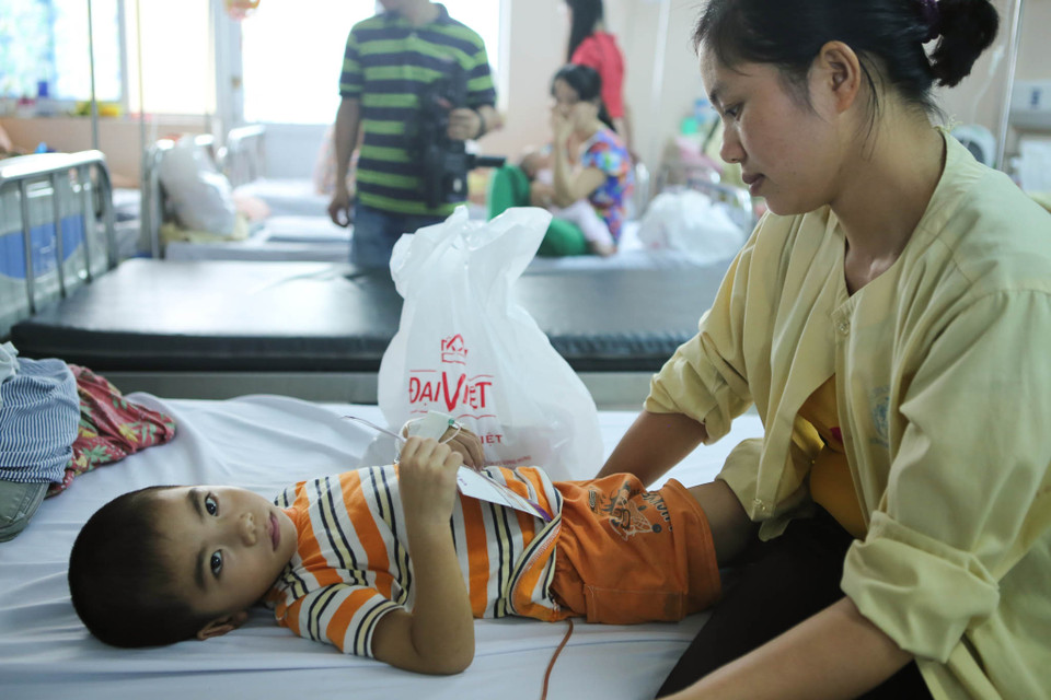 Đã thành thông lệ, vào mỗi dịp lễ Tết, tập đoàn Hương Sen tiếp tục hành trình đến những vùng miền trên cả nước để trao tặng những phần quà tới các cháu thiếu niên, nhi đồng. (Ảnh: Minh Sơn/Vietnam+)