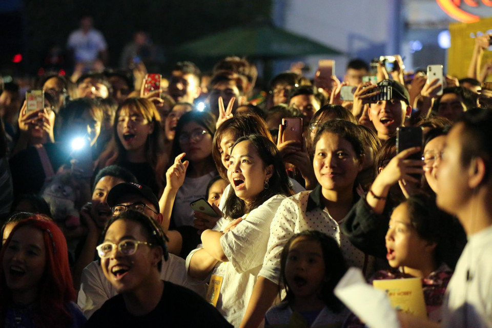 Giờ Trái đất được tổ chức đồng loạt trên khắp Việt Nam và hàng trăm thành phố lớn trên thế giới. (Ảnh: Quang Sỹ/Vietnam+)