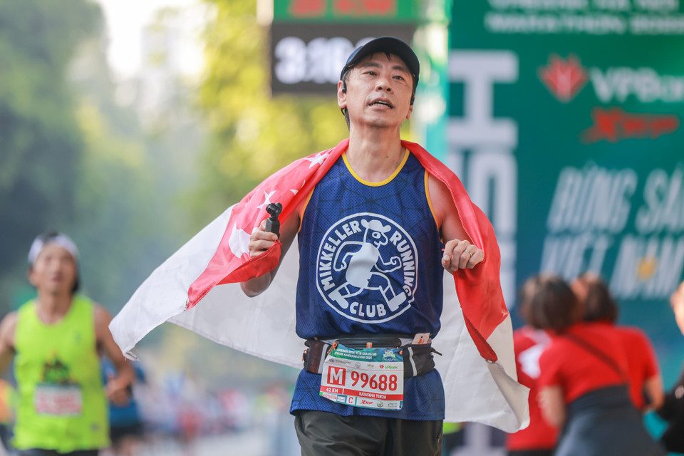 Một vận động viên người Nhật Bản tham dự giải chạy. (Ảnh: Minh Sơn/Vietnam+)