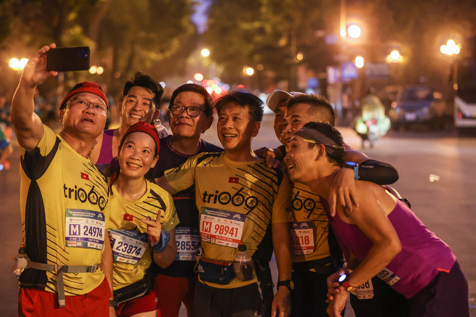 Giải chạy năm 2022 đã có nhiều thay đổi chiến lược để trở thành cung đường kết nối, tôn vinh những giá trị lịch sử, văn hóa đặc trưng nhất, biểu tượng nhất của Hà Thành. (Ảnh: Minh Sơn/Vietnam+)