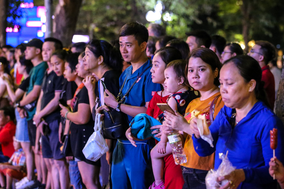 Khu vực Tượng đài Lý Thái Tổ là nơi đoàn nghi lễ sẽ bắt đầu biểu diễn hòa nhạc, sau đó diễu hành quanh hồ Hoàn Kiếm, vừa đi vừa biểu diễn âm nhạc và múa trên đường phố. (Ảnh: Vietnam+)