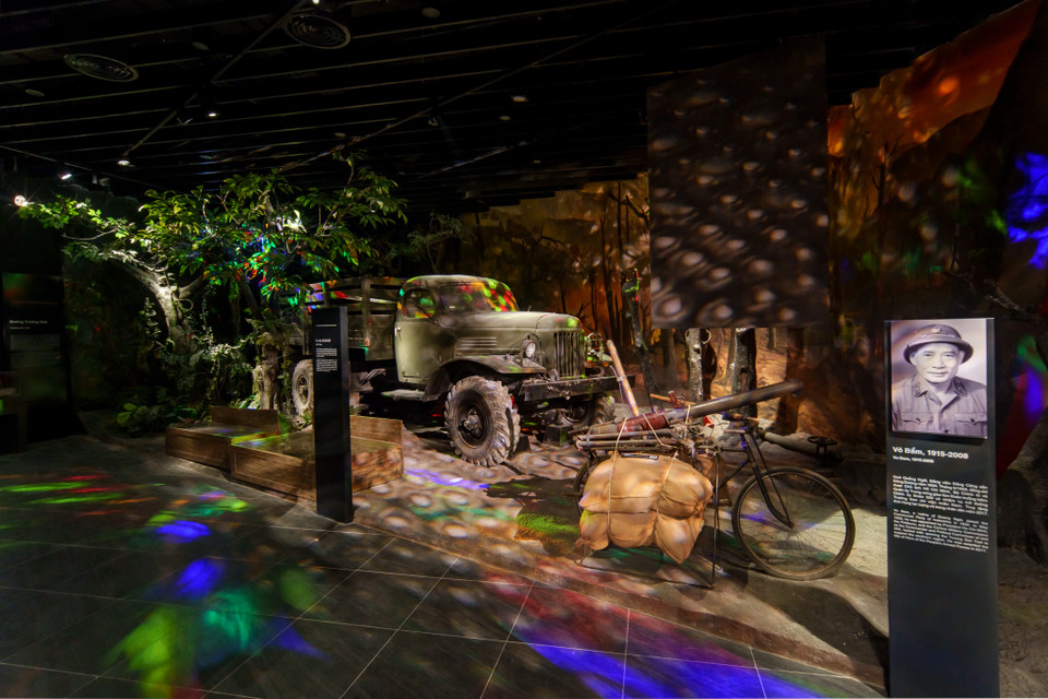 Bảo tàng ứng dụng công nghệ hỗ trợ tạo cảm giác chân thực với người xem như sa bàn mapping, hệ thống màn hình tra cứu, phim tư liệu... (Ảnh: Minh Sơn/Vietnam+)
