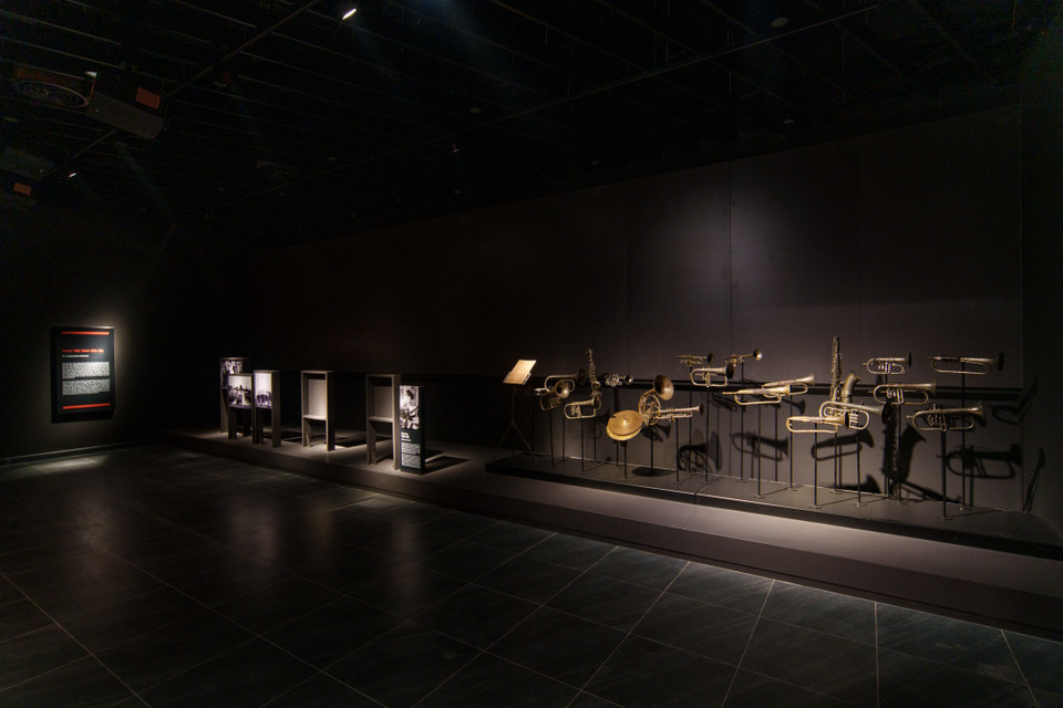 Những hiện vật được bố trí một cách khoa học và nghệ thuật. (Ảnh: Minh Sơn/Vietnam+)