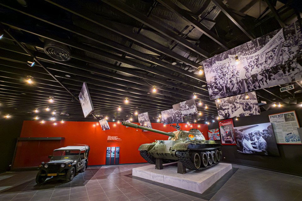 Chiếc xe tăng T54B mang số hiệu 843, một trong những chiếc xe tăng đầu tiên húc vào cổng phụ Dinh Độc Lập vào trưa 30/4/1975, đã được công nhận là Bảo vật Quốc gia và trở thành hiện vật vô cùng quý giá của dân tộc. (Ảnh: Minh Sơn/Vietnam+)