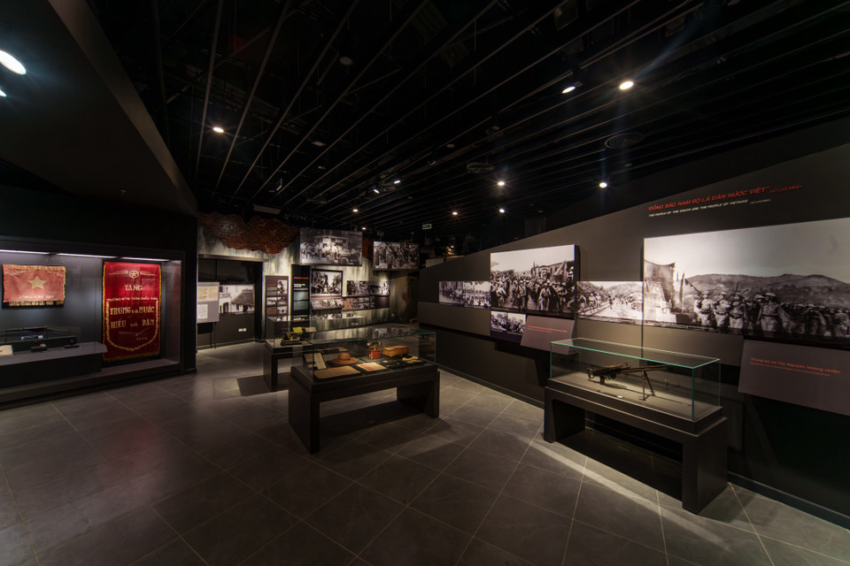 Từ 1/9, bảo tàng đã tổ chức các đoàn tham quan đánh giá với thành phần chủ yếu là các chuyên gia về lịch sử, văn hóa, bảo tàng học, hội cựu chiến binh, học viên các trường quân đội, sinh viên, học sinh các trường đại học... sau đó, tiếp tục hoàn thiện các nội dung, hạng mục công trình để nghiệm thu, bàn giao. (Ảnh: Minh Sơn/Vietnam+)