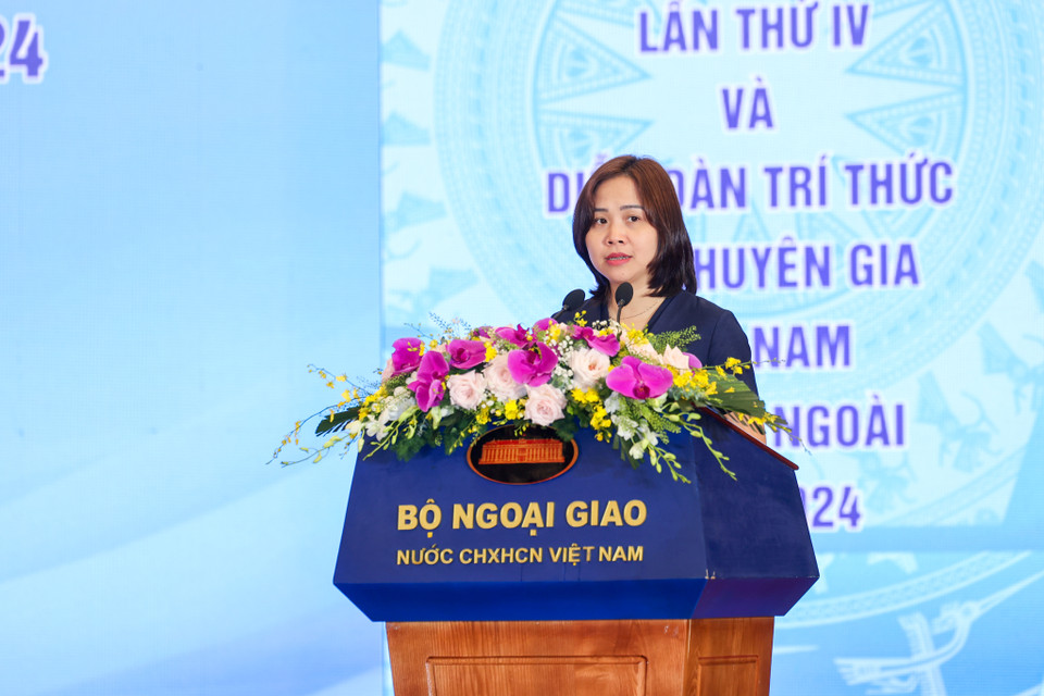 Hội nghị đã nhận được sự quan tâm tham dự của hơn 200 đại biểu là đại diện lãnh đạo các ban, bộ, ngành, tổ chức chính trị - xã hội ở trung ương và địa phương, các chức sắc tôn giáo, các viện, trường đại học, hội doanh nghiệp trong nước, các đồng chí nguyên lãnh đạo Bộ Ngoại giao, Đại sứ Việt Nam tại Nhật Bản, Australia và Thái Lan. (Ảnh: Minh Sơn/Vietnam+)