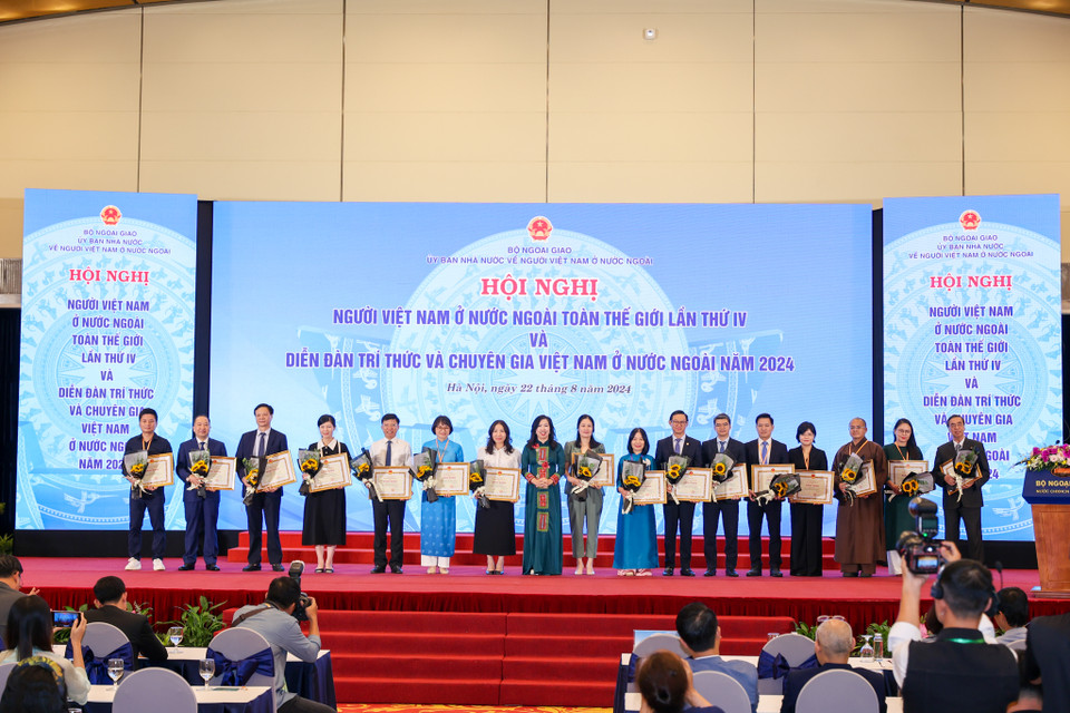 Trong khuôn khổ Hội nghị, các doanh nghiệp, tổ chức của kiều bào đã ký 10 Biên bản ghi nhớ với các cơ quan, tổ chức, doanh nghiệp trong nước trong các lĩnh vực chuyển giao công nghệ, đào tạo nhân lực, truyền thông… (Ảnh: Minh Sơn/Vietnam+)