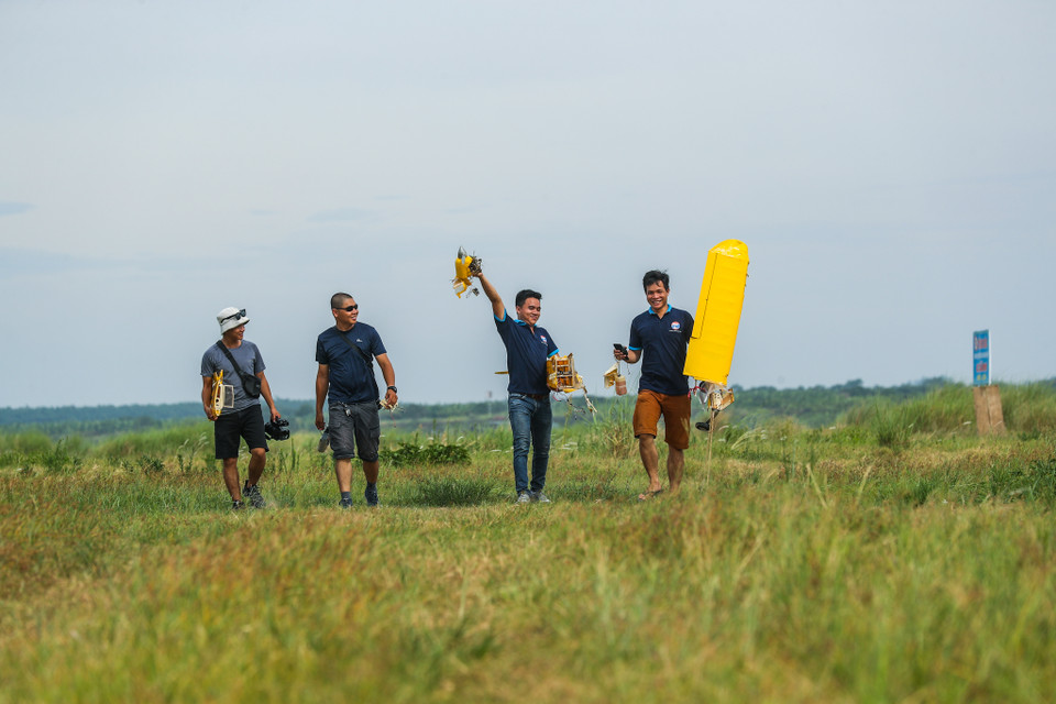 Nhiều người ví von người chơi là những phi công thực thụ điều khiển chiếc máy bay của chính mình. (Ảnh: PV/Vietnam+)