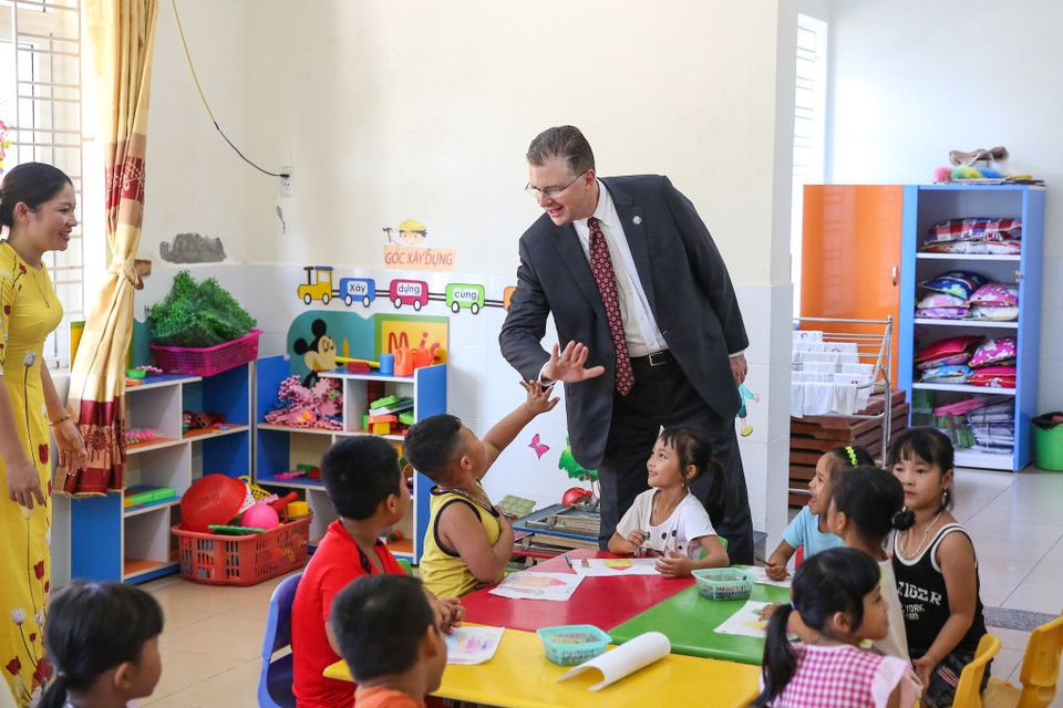 Đây là ngôi trường được xây dựng với nguồn Hỗ trợ Nhân đạo của Bộ Quốc phòng vào năm 2012. (Ảnh: Minh Sơn/Vietnam+)