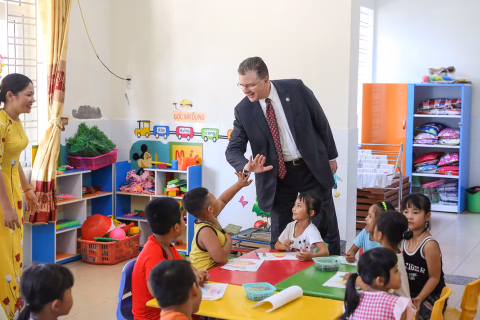 Đây là ngôi trường được xây dựng với nguồn Hỗ trợ Nhân đạo của Bộ Quốc phòng vào năm 2012. (Ảnh: Minh Sơn/Vietnam+)