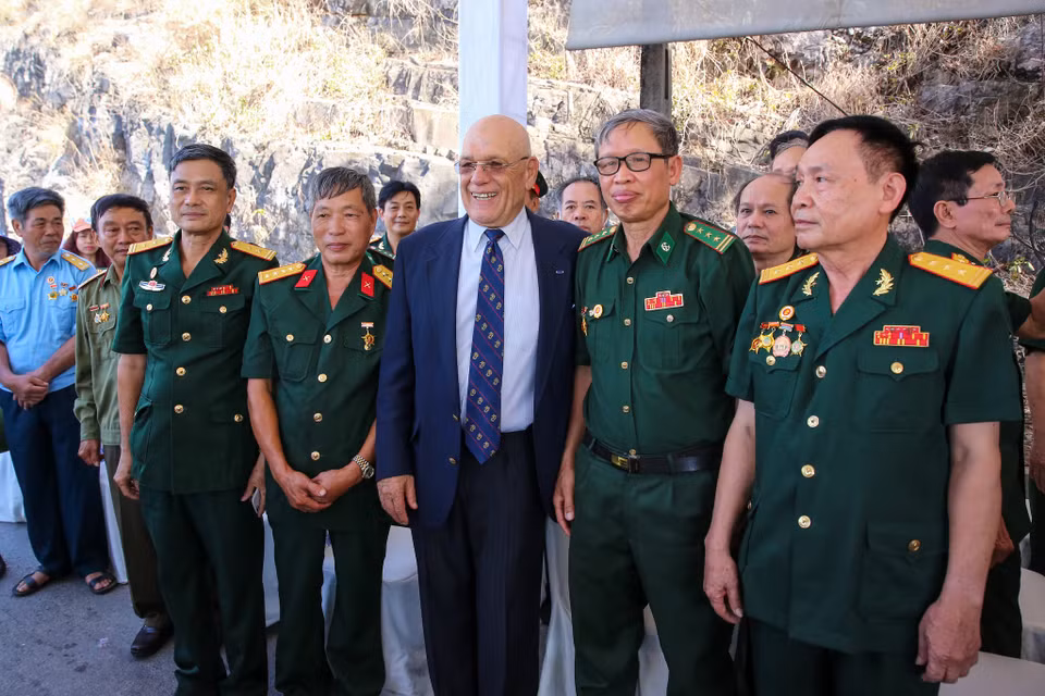 Sau hơn 55 năm, các cựu binh đã gặp lại nhau kể cùng khép lại quá khứ, hướng tới một tương lai tốt đẹp hơn. (Ảnh: Minh Sơn/Vietnam+)