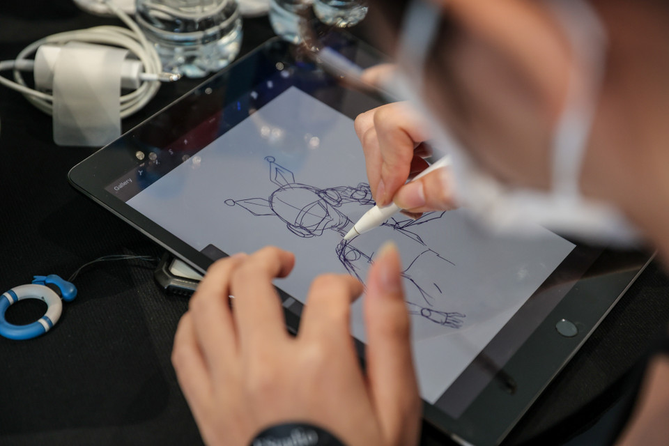 Các thí sinh có 90 phút để thể hiện tác phẩm của mình. (Ảnh: Minh Sơn/Vietnam+)