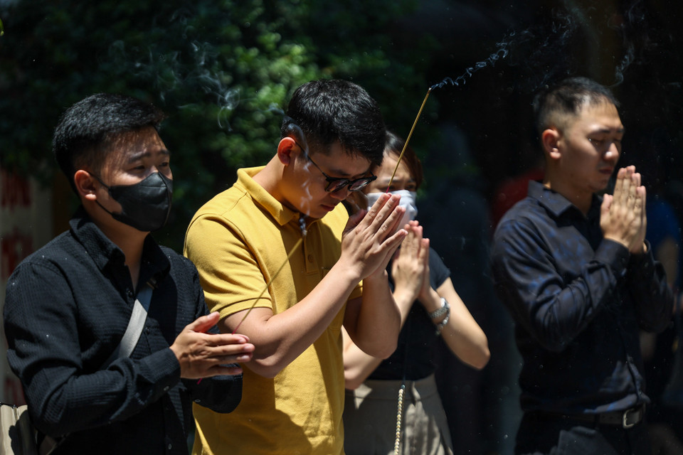 Theo truyền thống, Rằm tháng Bảy Âm lịch được xem là ngày lễ lớn mang ý nghĩa sâu sắc. (Ảnh: Minh Sơn/Vietnam+)