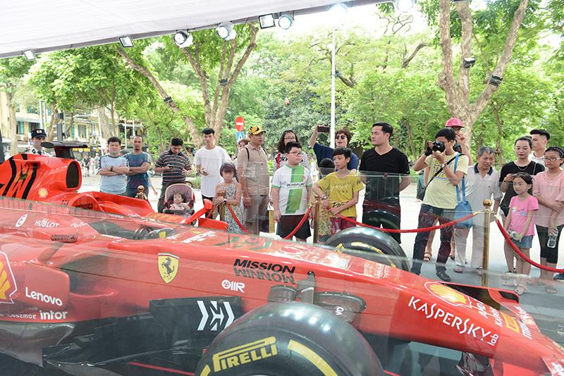 Rất nhiều nhiều tay đua huyền thoại như Alberto Ascari, Niki Lauda, Kimi Räikkönen, Fernando Alonso và đặc biệt là Michael Schumacher – tay lái vĩ đại nhất F1 đương đại với 7 chức vô địch từng cầm lái và ‘lên đỉnh thế giới F1’ với chỗ chiến xa của Ferrari. (Ảnh: PV/Vietnam+)