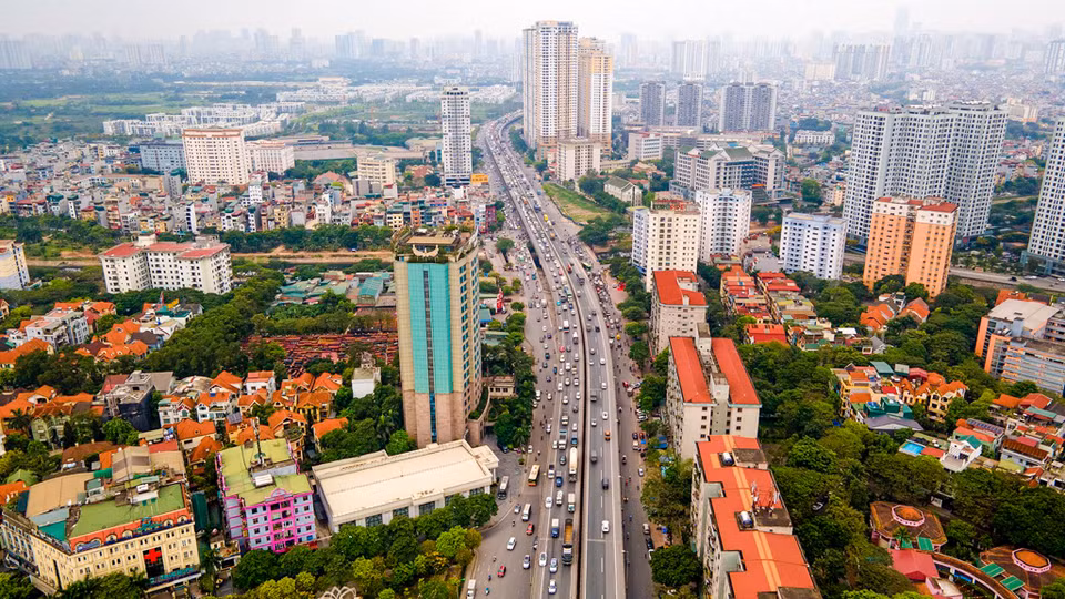 Tuyến đường vành đai 3 trên cao thời điểm 15 - 16 giờ không ghi nhận tình trạng ùn tắc. (Ảnh: Minh Sơn/Vietnam+)