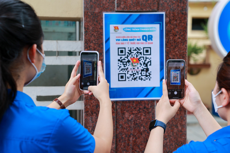 Bộ QR code là ý tưởng sáng tạo được Chi đoàn Văn phòng Thành đoàn tham mưu triển khai gắn sát với nhiệm vụ chuyên môn của từng Ban, Văn phòng, thể hiện tinh thần xung kích và vai trò của người cán bộ Đoàn chuyên trách, gương mẫu đi đầu trong tuyên truyền, ứng dụng hiệu quả công nghệ thông tin, khoa học kỹ thuật. (Ảnh: Hoài Nam/Vietnam+)