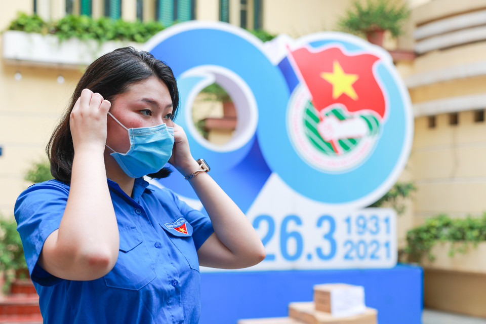 Những thông điệp, chỉ đạo trong công tác phòng, chống dịch bệnh COVID-19 và những điều cần biết về bầu cử được cụ thể hóa thành nhiều bộ infographic (đồ họa thông tin qua hình ảnh) trực quan, sinh động thu hút đoàn viên, thanh niên, người dùng mạng xã hội. (Ảnh: Hoài Nam/Vietnam+)