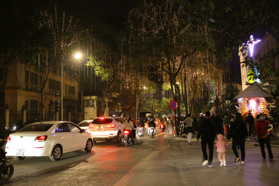 Tại nhà thờ Hàm Long, mọi công tác chuẩn bị cho lễ Giáng sinh đã được hoàn tất. (Ảnh: PV/Vietnam+)