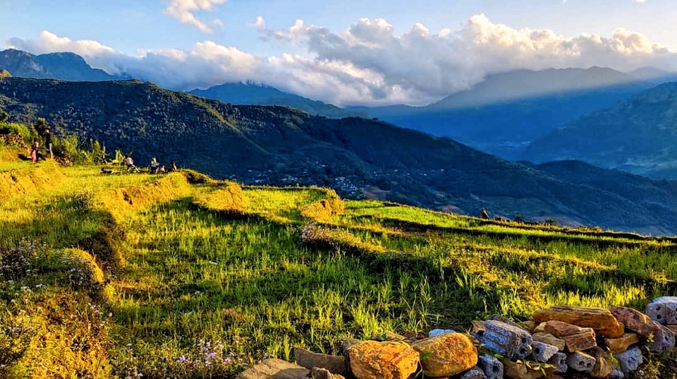 Nơi đây sở hữu một vùng đất rất đẹp với những dãy núi cao, thung lũng mây mù quanh năm và những thửa ruộng bậc thang quanh co uốn lượn. (Ảnh: Đỗ Hùng/Vietnam+)