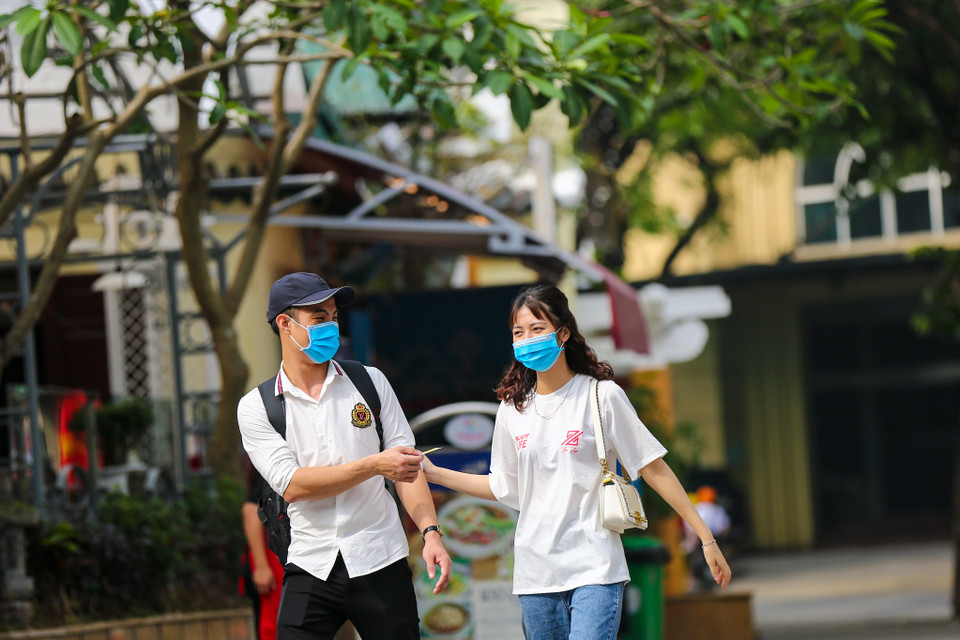Cũng chính vì thế, nhiều gia đình đã lựa chọn ở nhà nghỉ ngơi, hạn chế ra đường trong những ngày này. (Ảnh: Minh Sơn/Vietnam+)