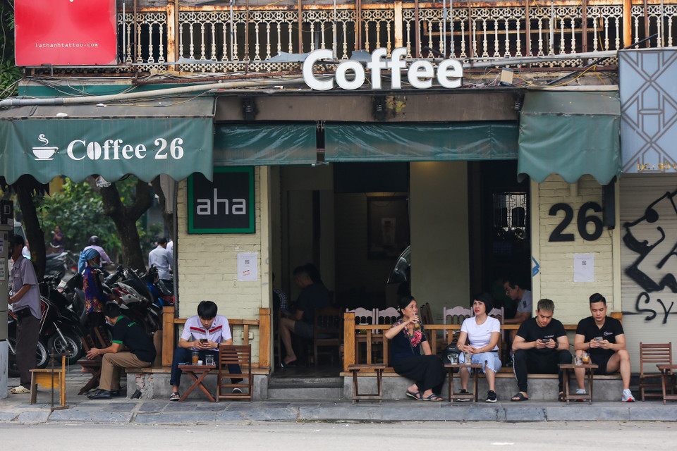 Hiện nay, dịch COVID-19 đã xuất hiện trong cộng đồng, các ca bệnh lây nhiễm đã được ghi nhận tại các tỉnh, thành phố như: Hà Nam, Hà Nội, TP Hồ Chí Minh, Hưng Yên; dịch có nguy cơ lây lan nhanh trong kỳ nghỉ lễ 30/4- 1/5 nếu không tích cực thực hiện các biện pháp phòng chống. (Ảnh: Minh Sơn/Vietnam+)