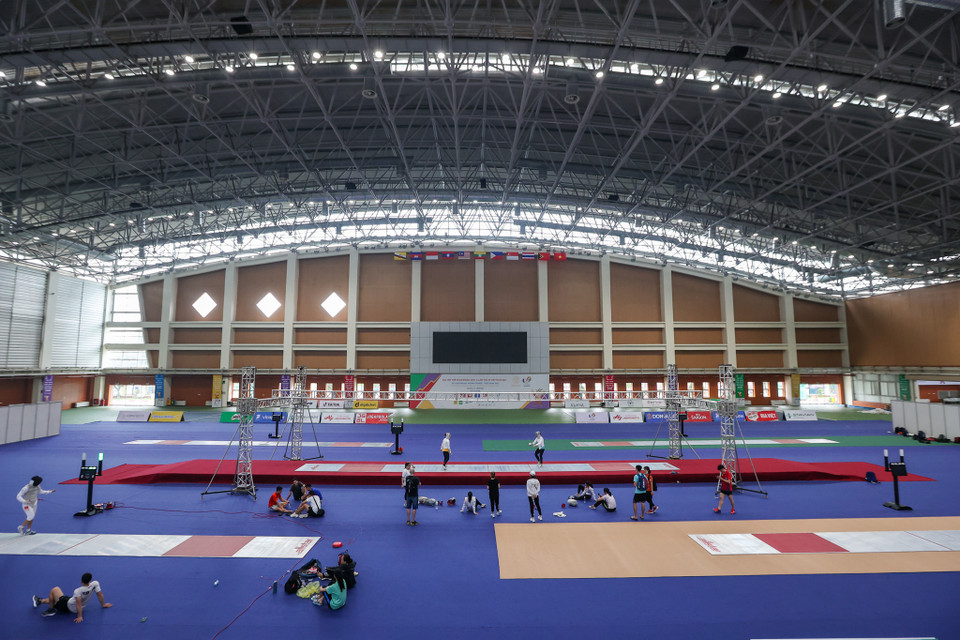 Chỉ còn hơn một ngày nữa, bộ môn đấu kiếm tại SEA Games 31 sẽ chính thức khởi tranh. Toàn bộ đội tuyển đấu kiếm Việt Nam đã sẵn sàng 'giành vàng' trong kỳ đại hội thể thao lớn nhất khu vực. (Ảnh: Minh Sơn/Vietnam+)
