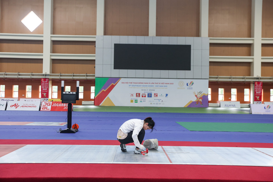 Tuy nhiên càng đến gần thời điểm bắt đầu khởi tranh bộ môn đấu kiếm, đội tuyển Việt Nam phải 'nhường' bớt địa điểm cho các nước bạn tập luyện. (Ảnh: Minh Sơn/Vietnam+)