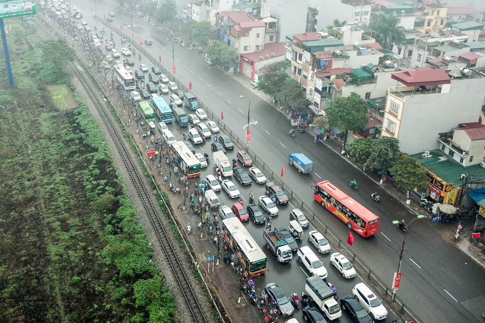 Lượng phương tiện lưu thông chỉ xảy ra ùn ứ tại các khu vực cổng các Bến xe của Hà Nội như Giáp Bát, Nước Ngầm, Gia Lâm, Mỹ Đình. (Ảnh: PV/Vietnam+)