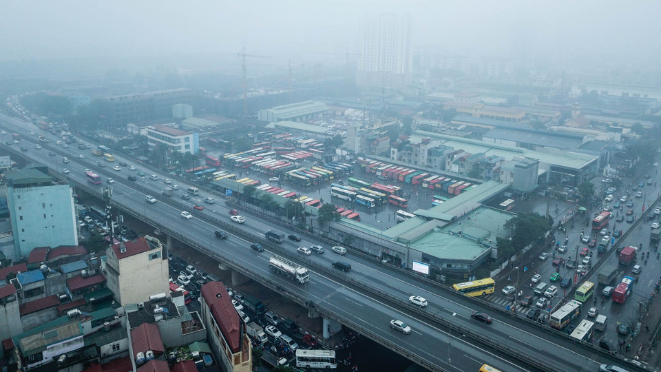 Sáng ngày 22/1 (Tức ngày 28 Tết), các tuyến đường huyết mạch ra vào Hà Nội như Pháp Vân – Cầu Giẽ - Ngọc Hồi - Giải Phóng, Phạm Văn Đồng – Phạm Hùng, Nguyễn Văn Linh – Nguyễn Văn Cừ,... đều thông thoáng. (Ảnh: PV/Vietnam+)